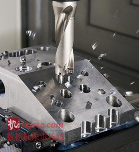 圖1：工作中：瓦爾特 (Walter) Xtra?tec® Insert Drill 可轉位刀片鉆頭現在裝備 Walter Capto ™ 刀柄系統