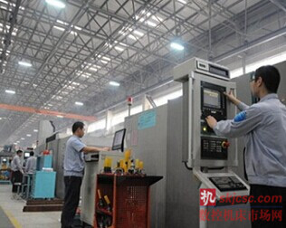 圖1：成飛數控廠數控加工設備門類齊全，可完成鈦合金等各種大、中、小型復雜和精密的結構件生產加工任務。  